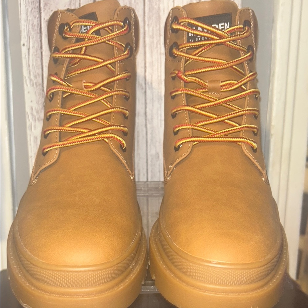 Steve Madden Men’s Tan Nubuck Work Boot — Size 10